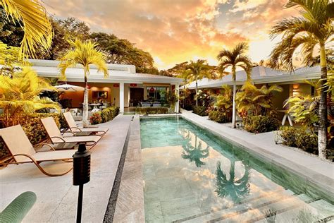 costa rica villas with staff